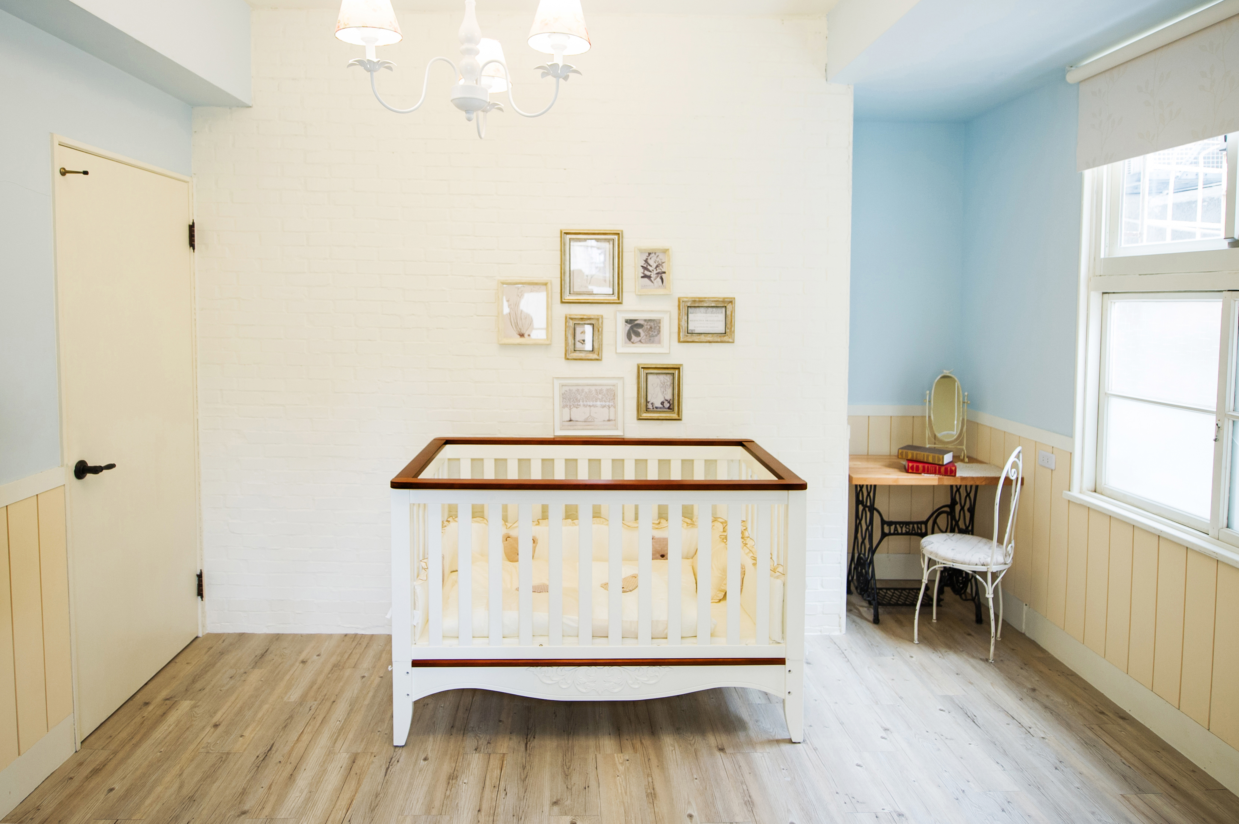 Baby bed photography ｜ A warm and beautiful space photography application mockup